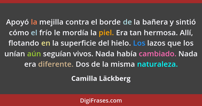 Apoyó la mejilla contra el borde de la bañera y sintió cómo el frío le mordía la piel. Era tan hermosa. Allí, flotando en la superf... - Camilla Läckberg